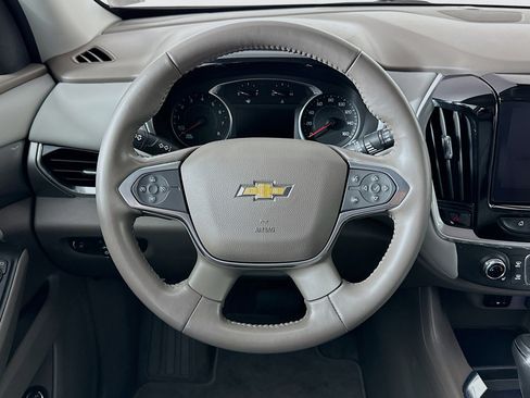 Used 2020 Chevrolet Traverse LT image 18