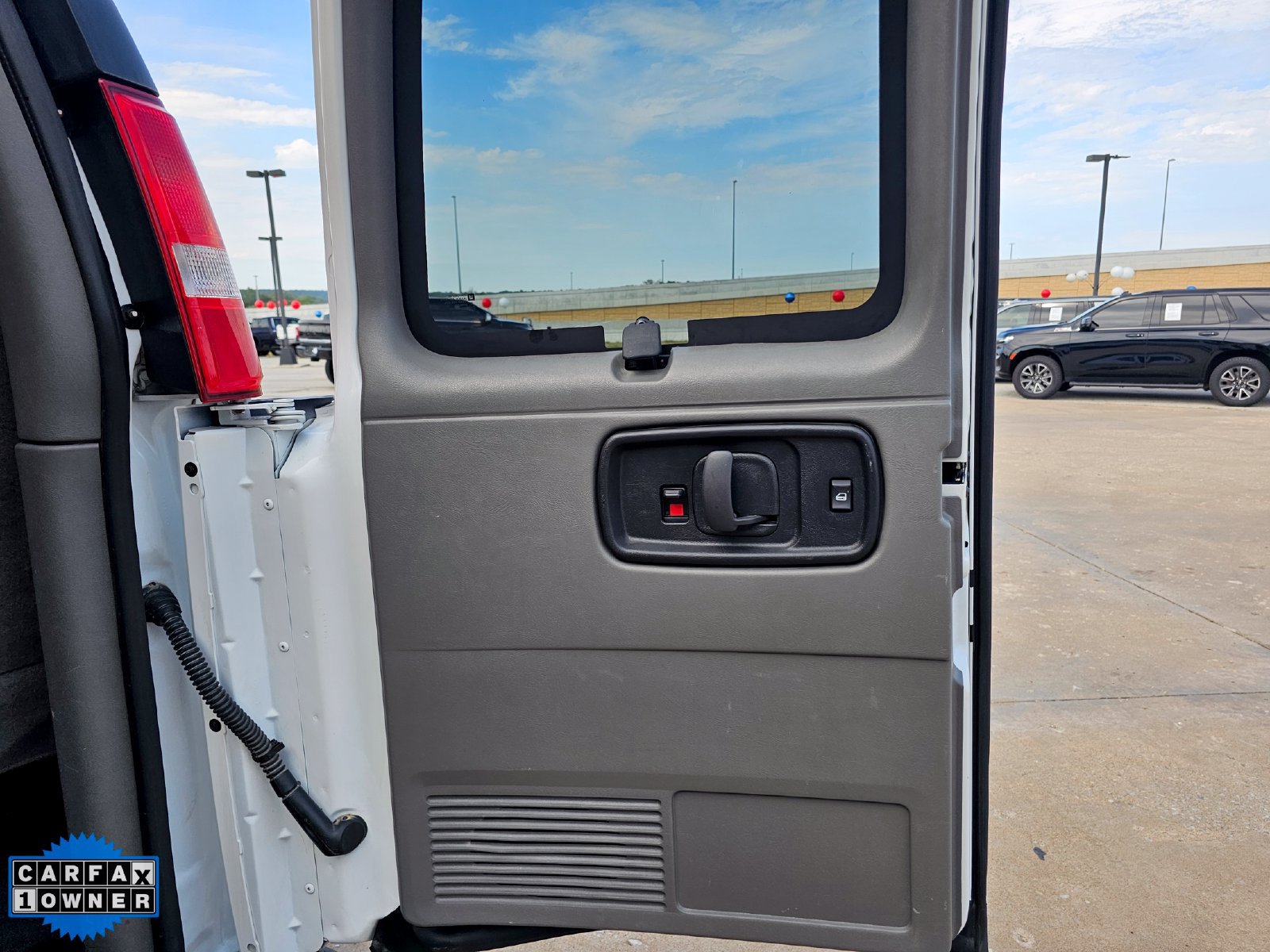 Used 2025 Chevrolet Express 3500 LT w/ LT Preferred Equipment Group RWD image 31