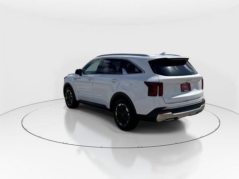 Used 2024 Kia Sorento S image 6