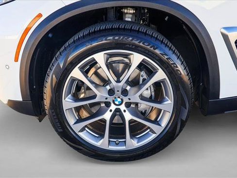 Used 2024 BMW X5 xDrive40i w/ Parking Assistance Package AWD/4WD image 9