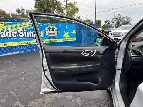 Used 2019 Nissan Sentra SV FWD image 11