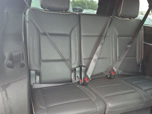 Used 2023 Chevrolet Suburban Premier w/ Advanced Technology Package RWD image 16