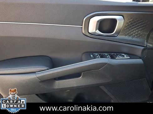Used 2025 Kia Sorento LX image 12