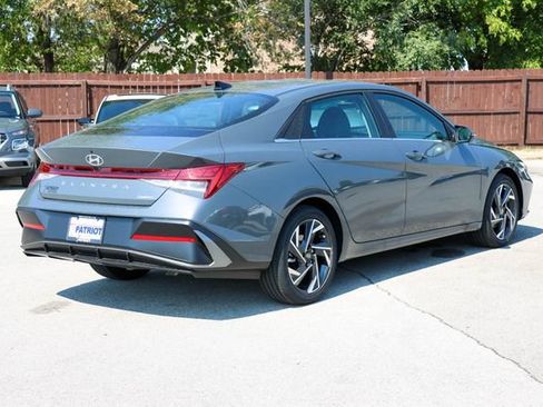 New 2026 Hyundai Elantra Limited FWD image 3