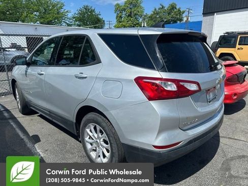 Used 2019 Chevrolet Equinox LS w/ LS Convenience Package FWD image 4
