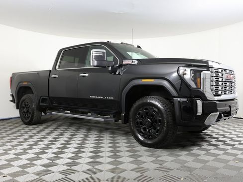 Certified 2025 GMC Sierra 3500 Denali w/ Denali Reserve Package image 3