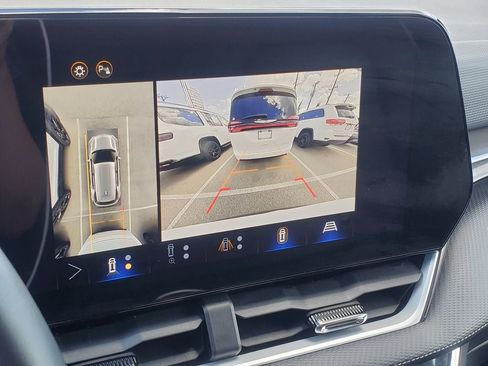 Used 2025 Chevrolet Equinox LT w/ Convenience Package II FWD image 18