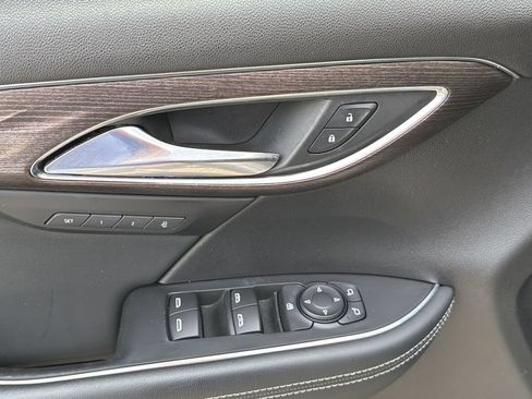 Certified 2022 Buick Envision Avenir w/ Technology Package II FWD image 22