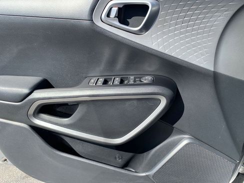 Used 2025 Kia Soul LX w/ LX Technology Package image 18