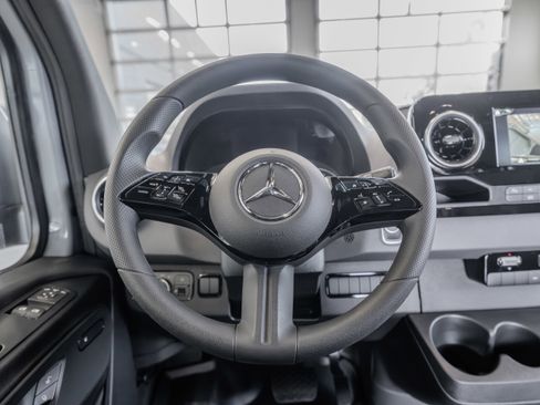Used 2025 Mercedes-Benz Sprinter 2500 image 9