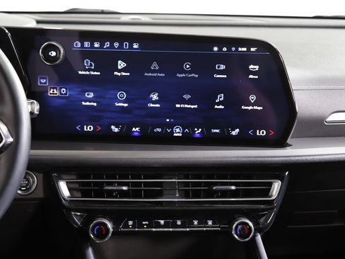 Used 2025 Chevrolet Traverse LT w/ Sun and Wheel Package FWD image 15