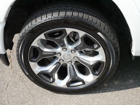Used 2022 RAM 1500 Limited AWD/4WD image 15
