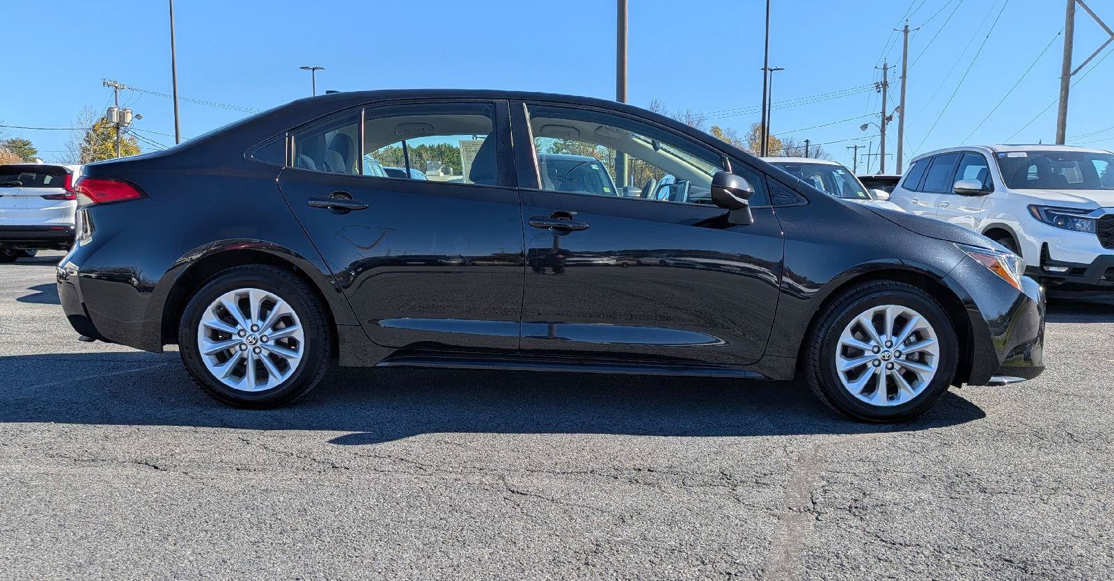 Used 2021 Toyota Corolla LE w/ LE Convenience Package FWD image 5