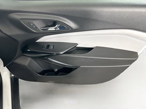 Used 2025 Chevrolet Trax LT w/ LT Convenience Package image 30