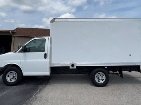 Used 2016 Chevrolet Express 3500 RWD image 5