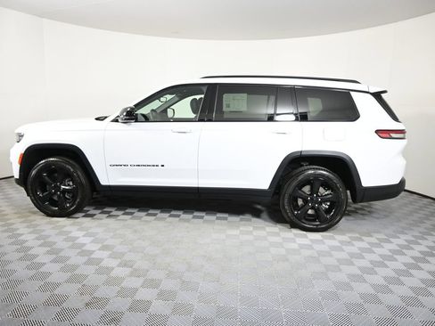 Used 2023 Jeep Grand Cherokee L Laredo AWD/4WD image 3