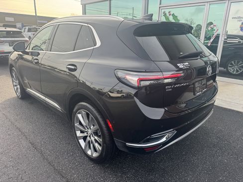 Used 2022 Buick Envision Avenir w/ Technology Package II image 2