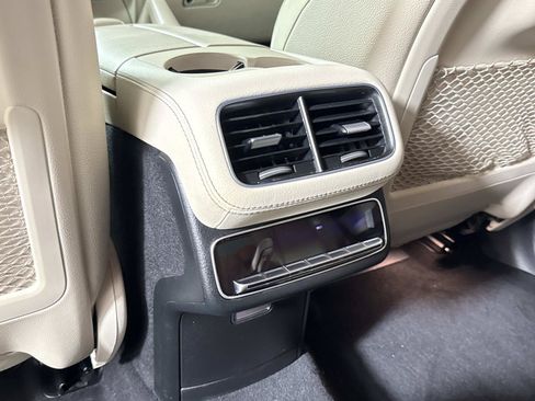 Used 2024 Mercedes-Benz GLS 450 4MATIC image 15
