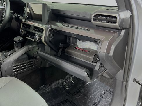 Used 2025 Toyota Tacoma SR5 image 34