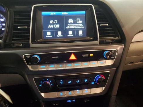Used 2018 Hyundai Sonata SE w/ Cargo Package FWD image 19
