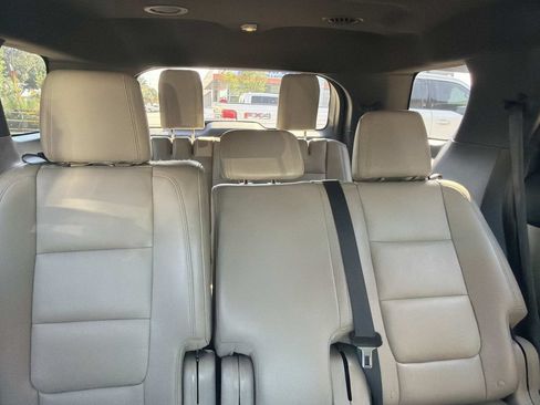 Used 2015 Ford Explorer XLT w/ Equipment Group 202A FWD image 12