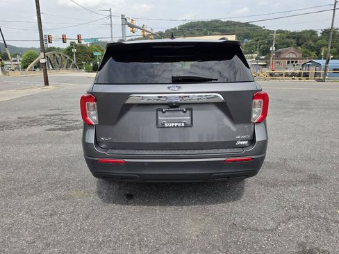 Used 2023 Ford Explorer XLT AWD/4WD image 10