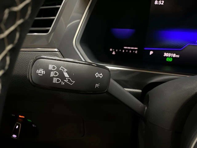 Used 2023 Volkswagen Tiguan SE w/ Panoramic Sunroof Package FWD image 38