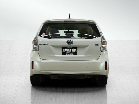 Used 2014 Toyota Prius V Five image 4