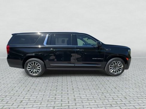 Used 2023 GMC Yukon XL Denali Ultimate AWD/4WD image 9