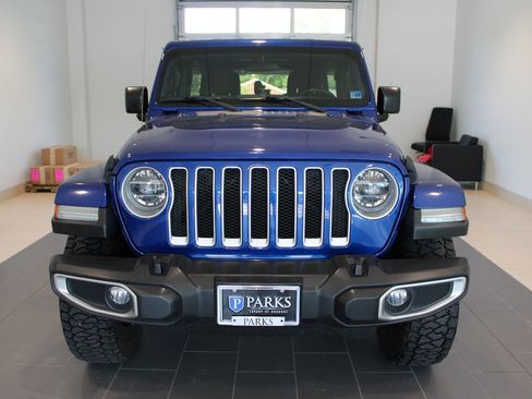 Used 2018 Jeep Wrangler Unlimited Sahara w/ LED Lighting Group AWD/4WD image 13