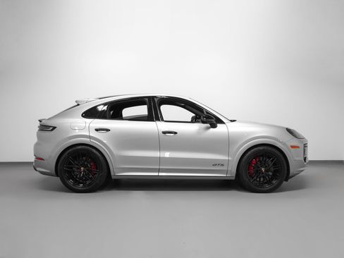 Certified 2025 Porsche Cayenne GTS AWD/4WD image 13