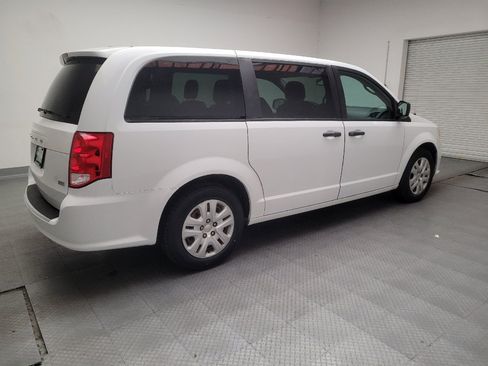 Used 2019 Dodge Grand Caravan SE w/ UConnect Hands-Free Group FWD image 10