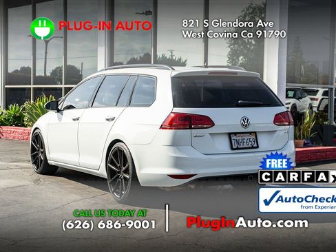 Used 2015 Volkswagen Golf S image 2