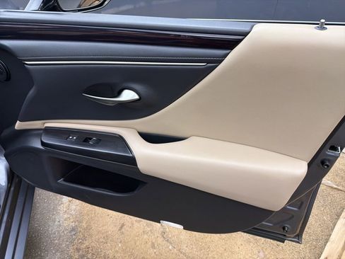 Used 2021 Lexus ES 300h w/ Premium Package image 25