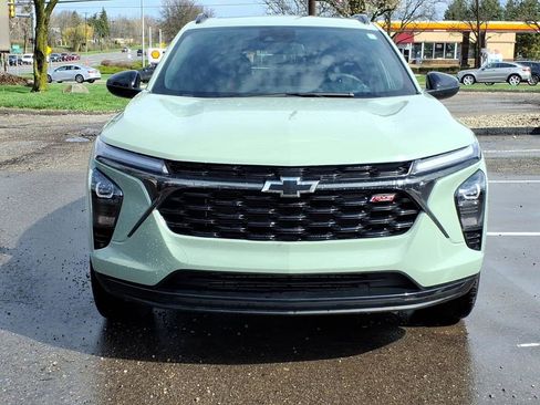 Used 2024 Chevrolet Trax RS w/ Sunroof Package image 8