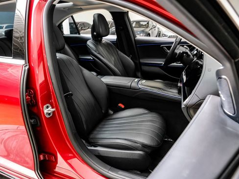 Used 2025 Mercedes-Benz E 350 Sedan image 35