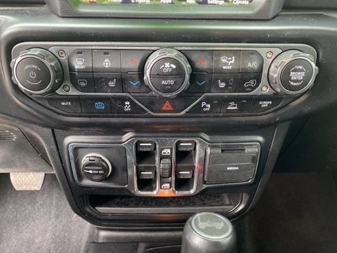 Used 2021 Jeep Wrangler Unlimited Sahara w/ Cold Weather Group image 26