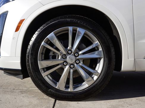 Used 2024 Cadillac XT6 Premium Luxury w/ Technology Package image 16