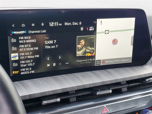 Used 2025 Kia Telluride SX w/ SX Captain's Chair Package image 16