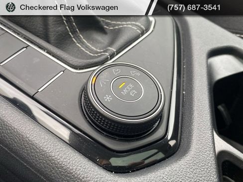 Used 2024 Volkswagen Taos SE image 44