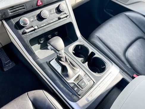 Certified 2024 Kia Carnival LX image 20