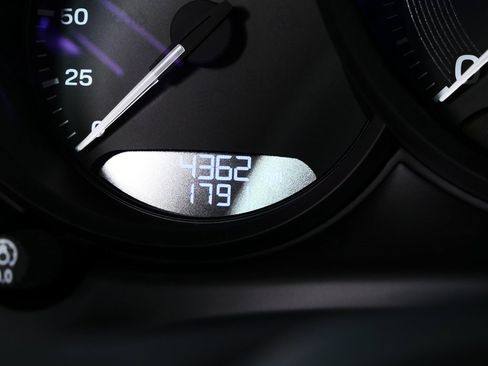 Certified 2025 Porsche Macan image 31