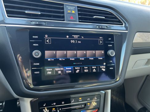 Certified 2022 Volkswagen Tiguan SE R-Line image 21