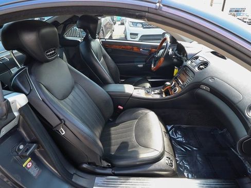 Used 2011 Mercedes-Benz SL 550 image 32