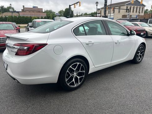 Used 2017 Buick Regal Sport Touring FWD image 6