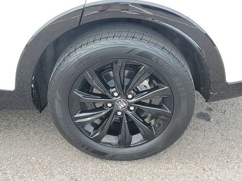 Used 2024 Buick Envista Sport Touring w/ Convenience I Package FWD image 38