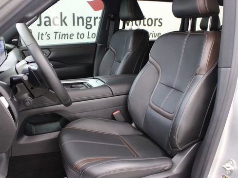 Used 2025 Nissan Armada SL w/ Captain's Chari Seat Package RWD image 15