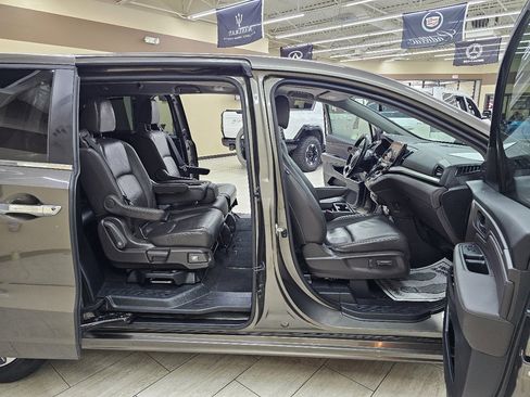 Used 2018 Honda Odyssey Touring image 15