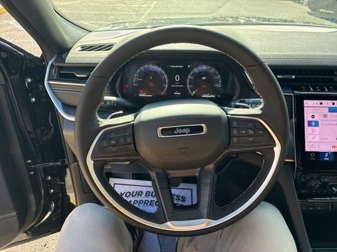 New 2025 Jeep Grand Cherokee Limited w/ Black Appearance Package AWD/4WD image 14