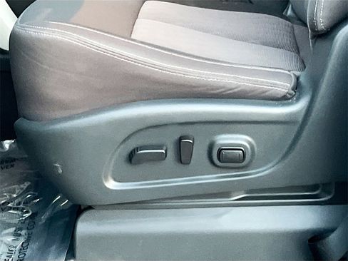 Used 2024 Nissan Titan SV w/ SV Convenience Package image 19